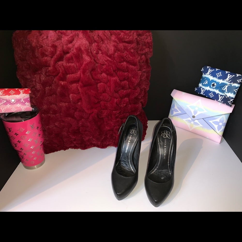 Rock & Republic pumps 👠👠👠.